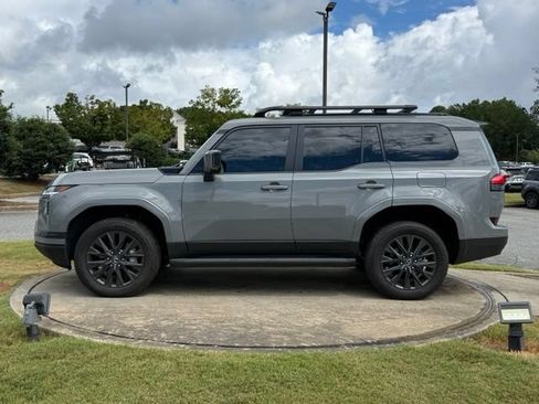 Used 2026 Lexus GX 550 w/ Cold Area Package AWD/4WD image 4
