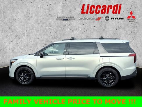 Used 2025 Kia Carnival SX Prestige image 4