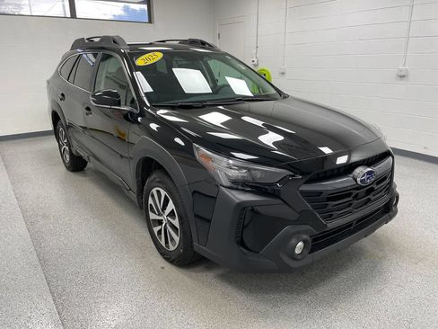 Used 2025 Subaru Outback Premium AWD/4WD image 3