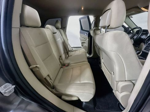 Used 2019 Jeep Grand Cherokee Laredo RWD image 11