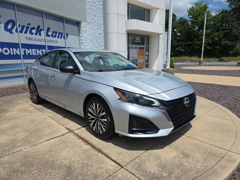 Used 2025 Nissan Altima 2.5 SV FWD image 3