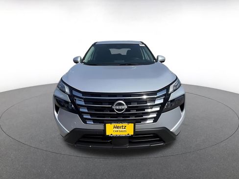 Used 2025 Nissan Rogue SV AWD/4WD image 3