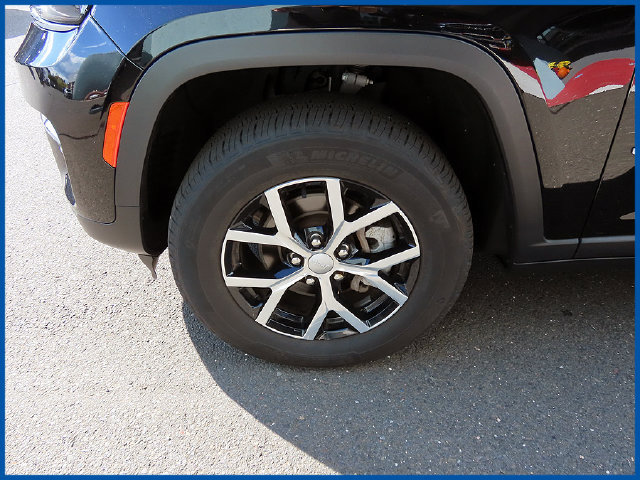Used 2023 Jeep Grand Cherokee Limited AWD/4WD image 4