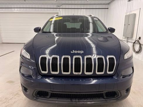 Used 2016 Jeep Cherokee Latitude AWD/4WD image 2