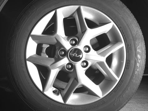 Used 2025 Kia Soul LX w/ LX Technology Package image 12