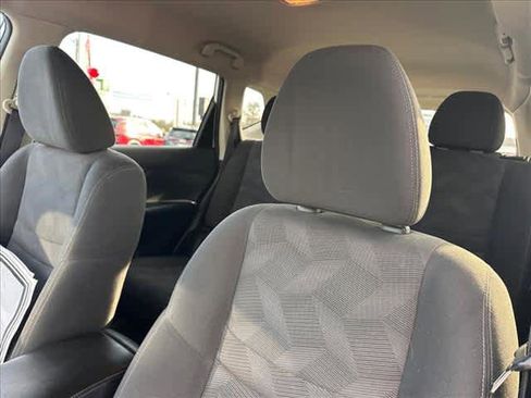 Used 2016 Nissan Rogue SV w/ SV Premium Package image 16