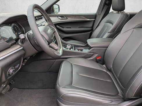 New 2026 Jeep Grand Cherokee L Limited w/ Limited Altitude Package AWD/4WD image 4