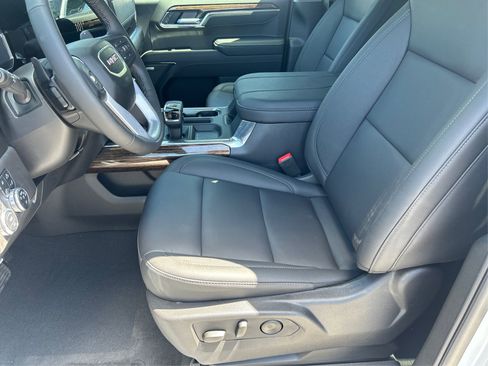 Used 2025 GMC Sierra 1500 Elevation w/ Elevation Premium Package image 11