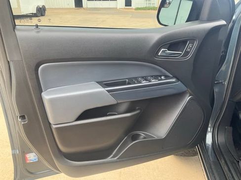 Used 2020 Chevrolet Colorado Z71 AWD/4WD image 4