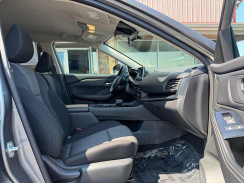 Used 2024 Nissan Rogue SV image 23