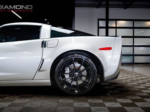 Used 2013 Chevrolet Corvette Z06 w/ 3LZ Preferred Equipment Group RWD image 11