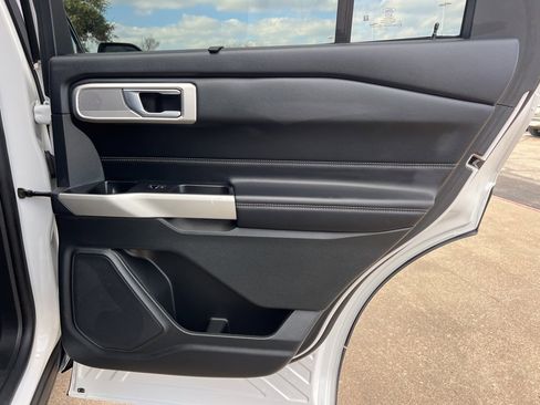 Used 2022 Ford Explorer Limited w/ Hybrid Equipment Group 310A image 13