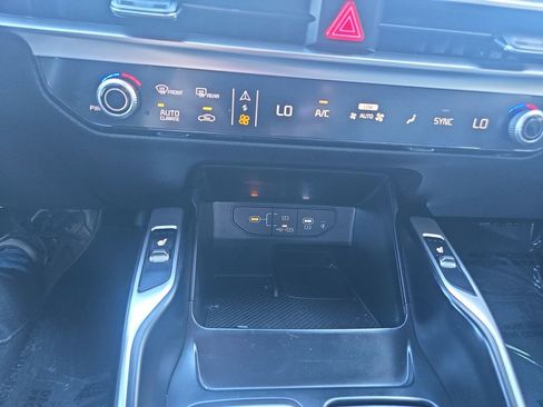 Used 2024 Kia Sorento S image 22