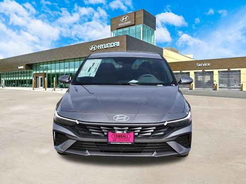 Certified 2026 Hyundai Elantra SE FWD image 2