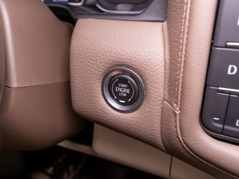 Used 2021 GMC Yukon Denali w/ Advanced Technology Package AWD/4WD image 29