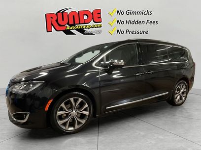Used 2020 Chrysler Pacifica Limited w/ Tire & Wheel Group