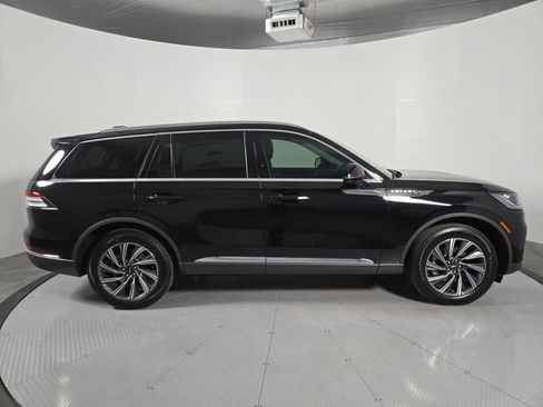 New 2026 Lincoln Aviator Premiere image 3