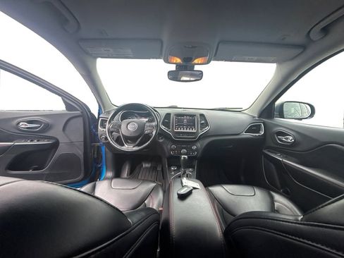 Used 2019 Jeep Cherokee Trailhawk w/ Cold Weather Group AWD/4WD image 9