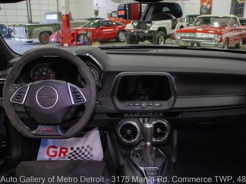 Used 2022 Chevrolet Camaro SS RWD image 18