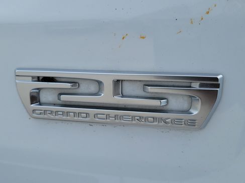 Used 2018 Jeep Grand Cherokee Limited AWD/4WD image 9