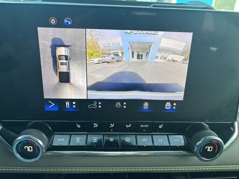 Used 2024 Chevrolet Colorado ZR2 w/ Technology Package AWD/4WD image 49