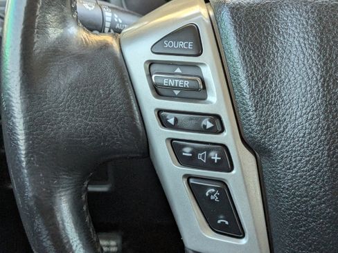 Used 2018 Nissan Titan SV w/ SV Convenience Package image 24