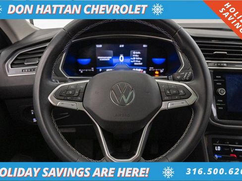 Used 2023 Volkswagen Tiguan SE w/ Panoramic Sunroof Package image 6