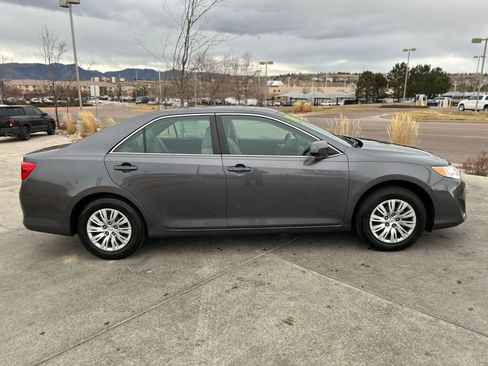 Used 2014 Toyota Camry L image 8