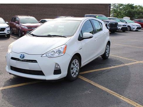 Used 2014 Toyota Prius C One FWD image 2