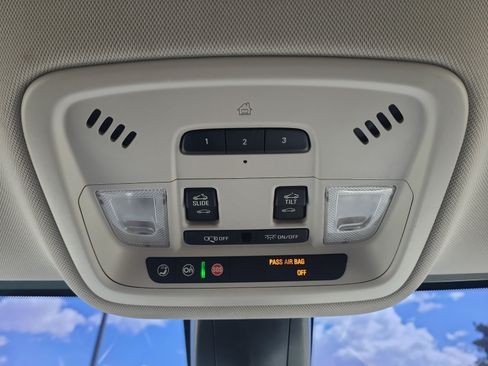 Used 2020 Chevrolet Traverse Premier AWD/4WD image 22