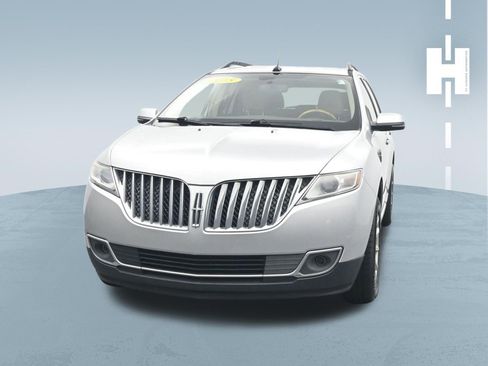 Used 2015 Lincoln MKX FWD w/ Equipment Group 101A image 2