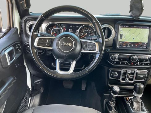 Used 2020 Jeep Gladiator Overland AWD/4WD image 6