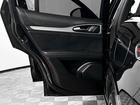 Used 2024 Alfa Romeo Stelvio Ti image 17