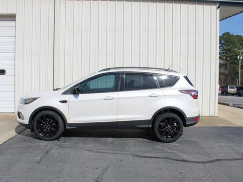 Used 2017 Ford Escape SE w/ Equipment Group 201A FWD image 5
