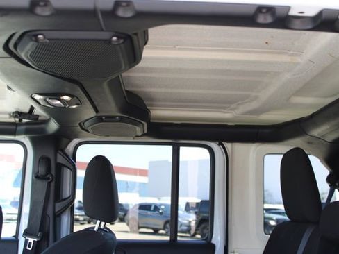 Used 2019 Jeep Wrangler Unlimited Sahara AWD/4WD image 32