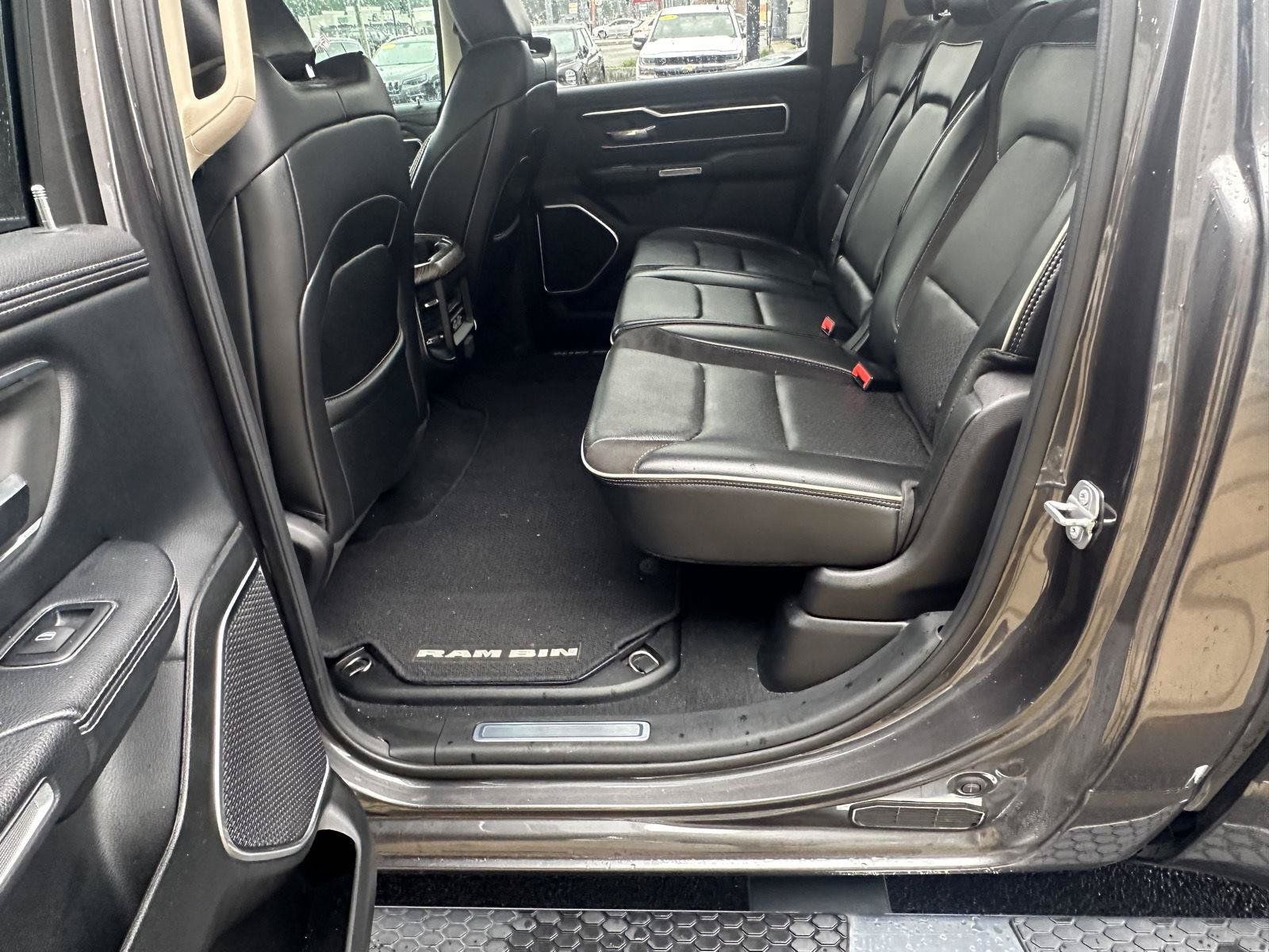Used 2019 RAM 1500 Laramie AWD/4WD image 17