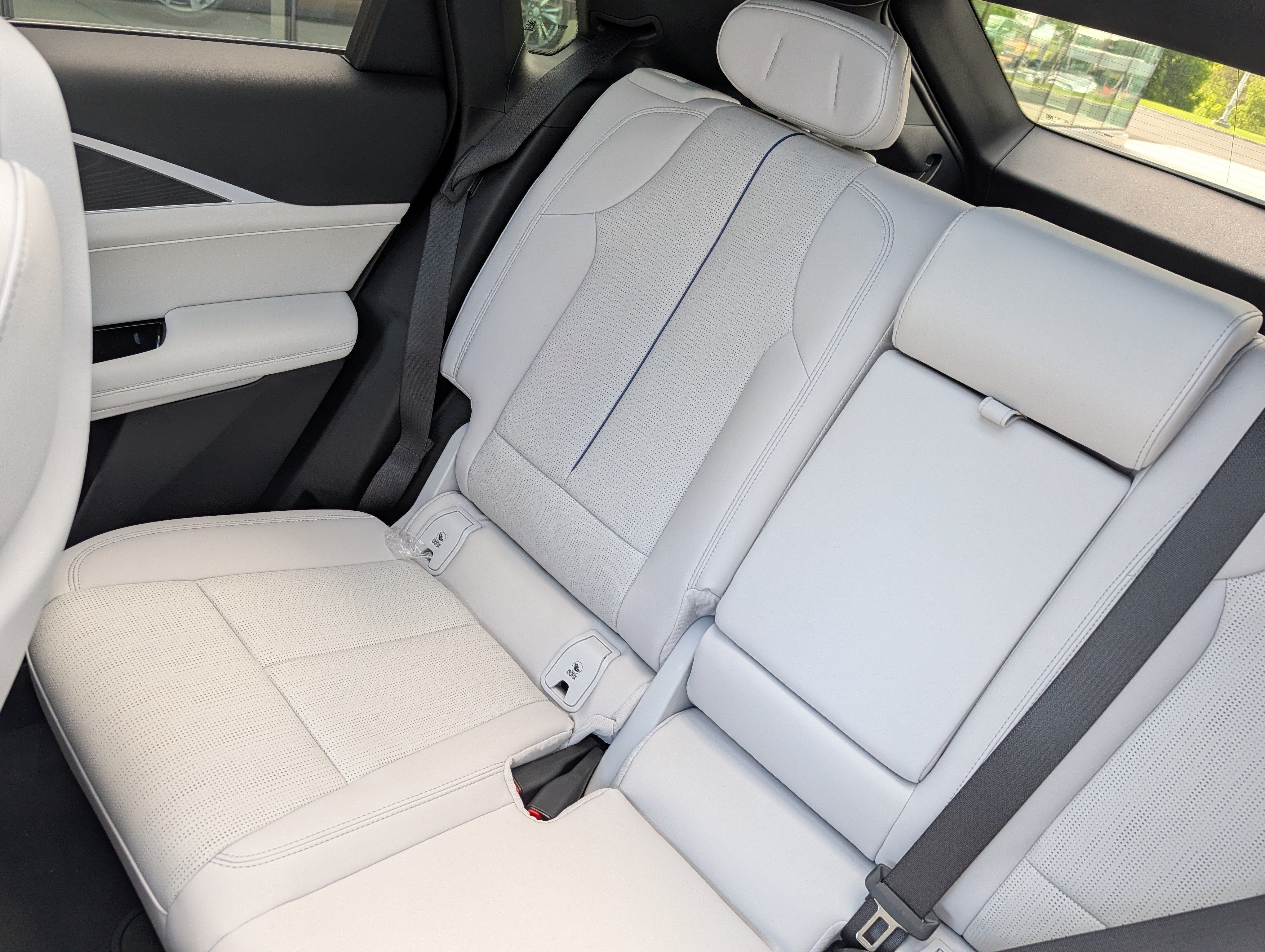 Used 2026 Cadillac Lyriq Premium Sport w/ LPO, Floor Liner Package AWD/4WD image 14