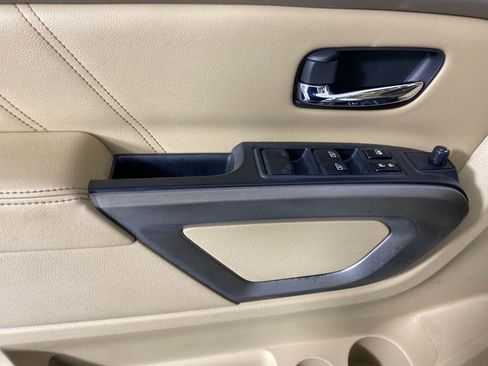 Used 2015 Nissan Armada SL w/ Moonroof Package image 11