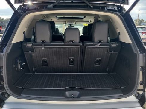 Used 2024 Nissan Pathfinder SL w/ SL Premium Package FWD image 10