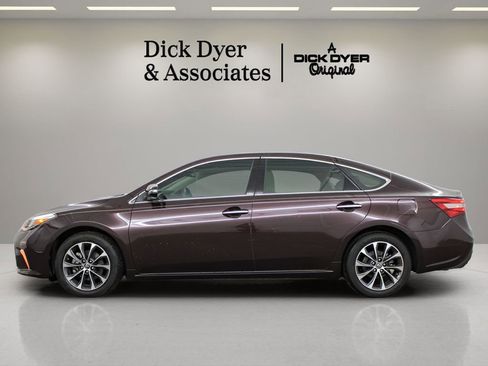 Used 2016 Toyota Avalon XLE Plus FWD image 7