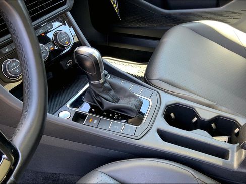 Used 2019 Volkswagen Jetta SE FWD image 17