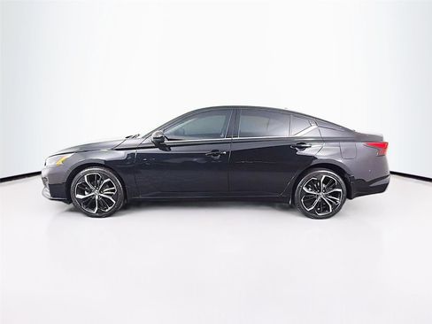 Used 2023 Nissan Altima 2.5 SR w/ SR Premium Package AWD/4WD image 4