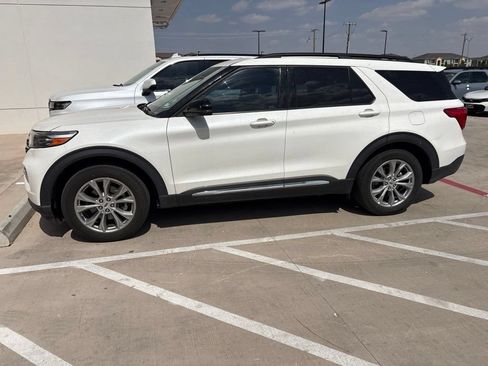 Used 2024 Ford Explorer XLT w/ Equipment Group 202A RWD image 5