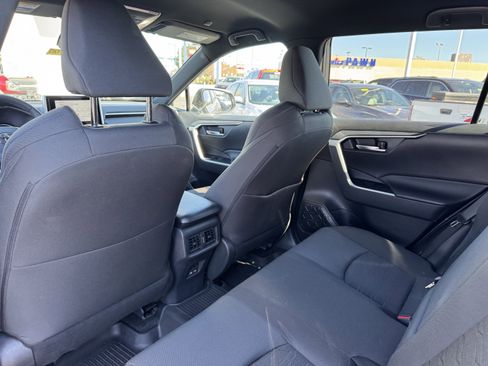Used 2025 Toyota RAV4 SE image 32