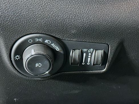 Used 2023 Jeep Compass Latitude image 17