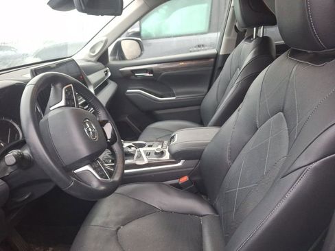 Used 2022 Toyota Highlander Platinum image 9