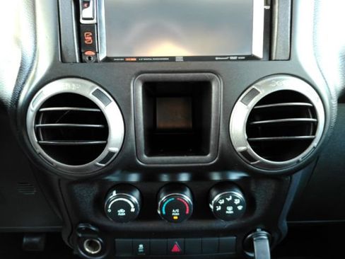 Used 2015 Jeep Wrangler Sport image 30