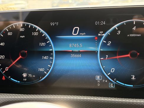 Used 2023 Mercedes-Benz CLA 250 4MATIC image 31