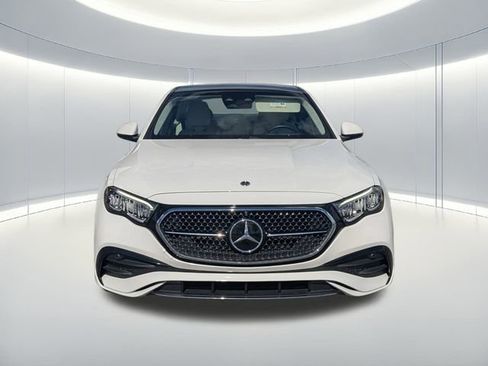 Used 2025 Mercedes-Benz E 350 4MATIC Sedan image 3