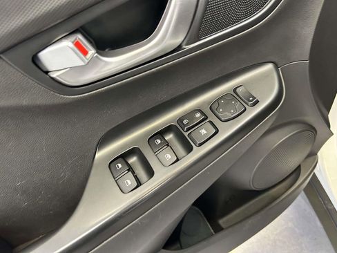Used 2022 Hyundai Kona SEL w/ Convenience Package FWD image 17